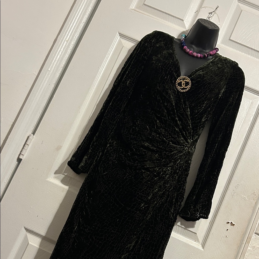 Chic Black Velvet Long Sleeve Dress